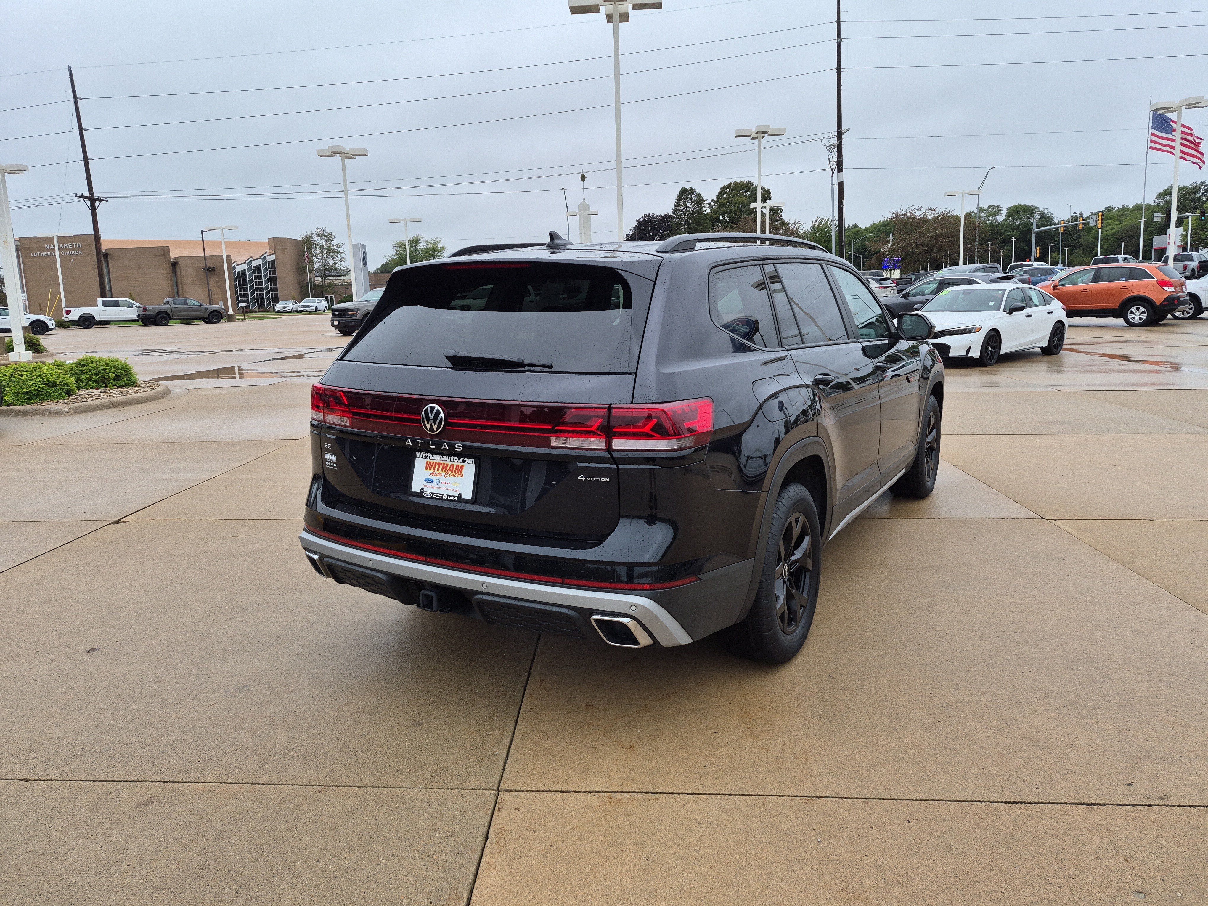 Used 2024 Volkswagen Atlas Peak Edition SE AWD/4WD image 4