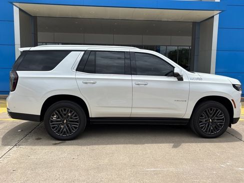 Used 2025 Chevrolet Tahoe High Country AWD/4WD image 2