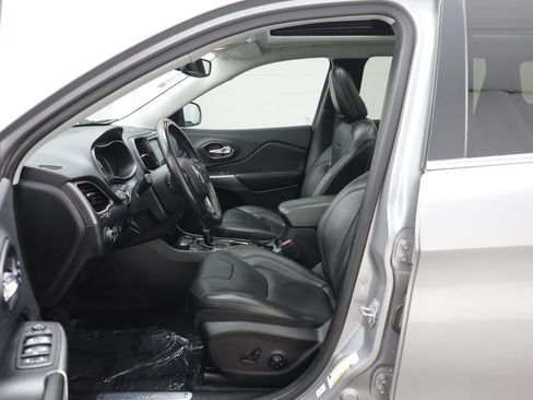 Used 2019 Jeep Cherokee Limited AWD/4WD image 5
