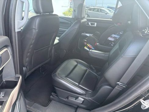 Used 2023 Ford Explorer XLT w/ Equipment Group 202A RWD image 13