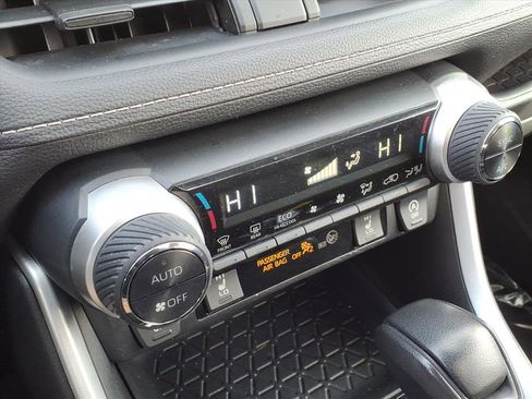 Used 2020 Toyota RAV4 XLE w/ Convenience Package image 20