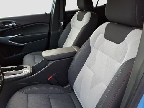 Used 2024 Chevrolet Trax RS w/ Sunroof Package image 11