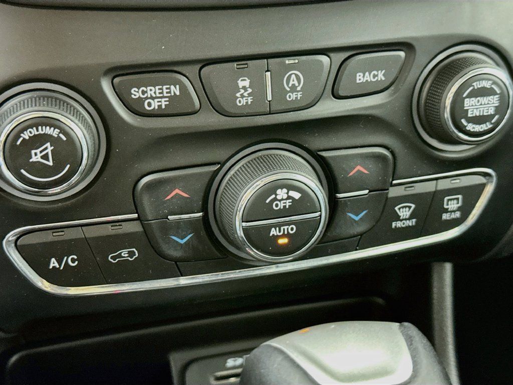 Used 2018 Jeep Cherokee Trailhawk w/ Quick Order Package 27L AWD/4WD image 18