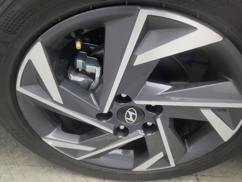 Used 2025 Hyundai Elantra Sport FWD image 31