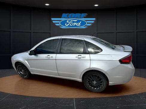 Used 2010 Ford Focus SES image 2