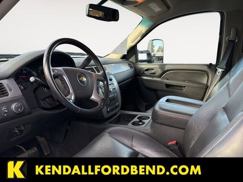 Used 2014 Chevrolet Silverado 2500 LTZ w/ LTZ Plus Package AWD/4WD image 9