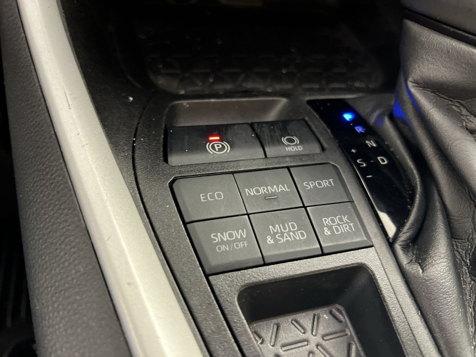 Used 2022 Toyota RAV4 XLE Premium AWD/4WD image 33