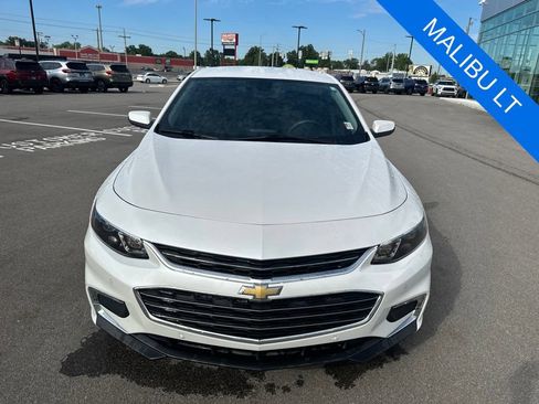 Used 2018 Chevrolet Malibu LT w/ Driver Confidence Package FWD image 2