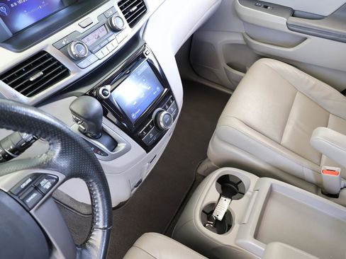 Used 2016 Honda Odyssey EX-L image 41