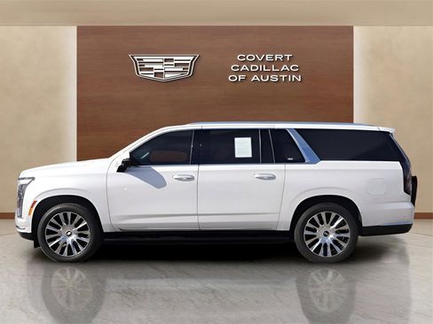 Certified 2025 Cadillac Escalade ESV Premium Luxury Platinum image 2