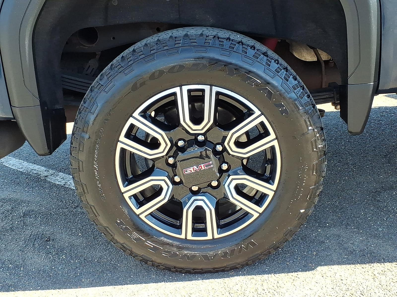 Used 2022 GMC Sierra 2500 AT4 w/ AT4 Preferred Package AWD/4WD image 7