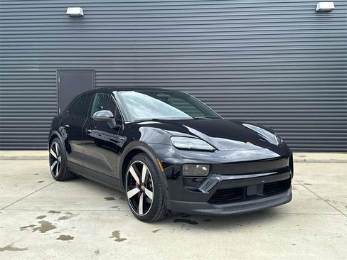 Used 2025 Porsche Macan 4S Electric image 9