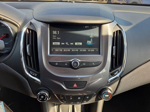 Used 2017 Chevrolet Cruze LT image 14