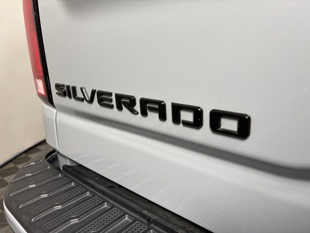 Used 2024 Chevrolet Silverado 2500 LTZ w/ LTZ Plus Package AWD/4WD image 15