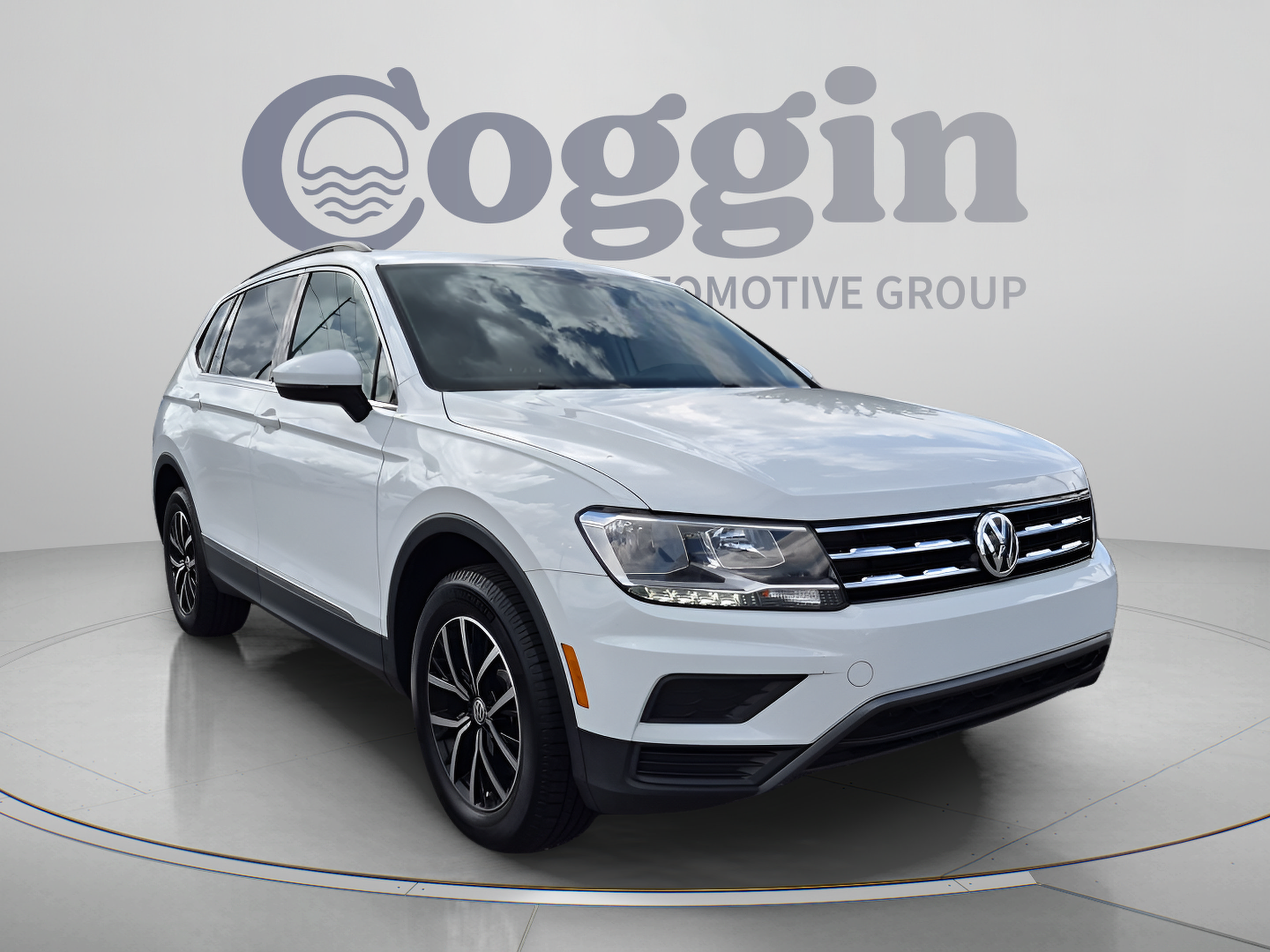 Used 2021 Volkswagen Tiguan SE w/ Panoramic Sunroof Package FWD image 8