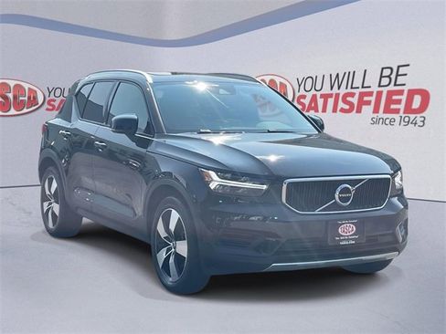 Used 2020 Volvo XC40 T5 Momentum w/ Protection Package Premier image 1