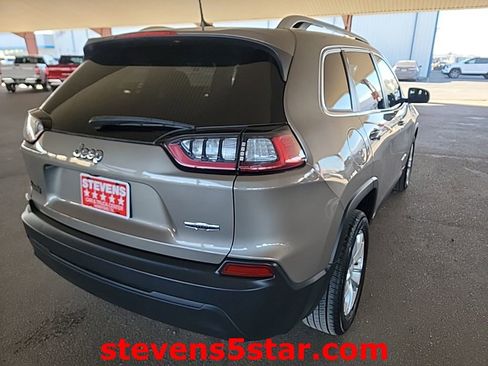 Used 2019 Jeep Cherokee Latitude w/ Cold Weather Group image 8