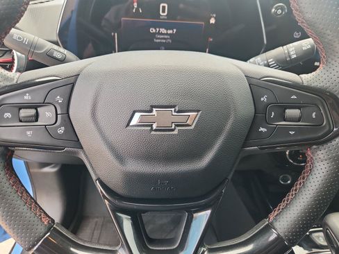 Used 2024 Chevrolet Trax RS w/ Sunroof Package FWD image 11