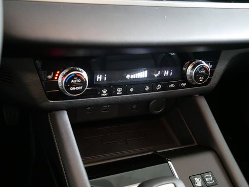 New 2025 Mitsubishi Outlander SE image 7