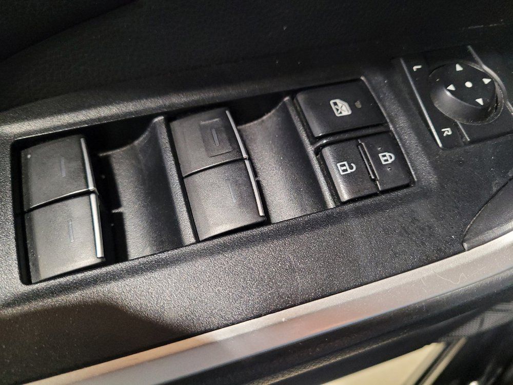 Used 2022 Toyota RAV4 XLE FWD image 27