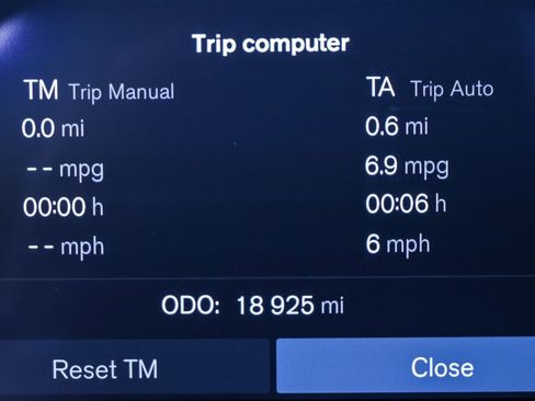 Certified 2025 Volvo XC40 B5 Plus image 13