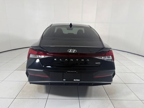 Used 2025 Hyundai Elantra Hybrid FWD image 6