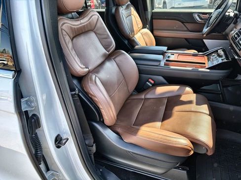 Used 2023 Lincoln Navigator L Reserve AWD/4WD image 28