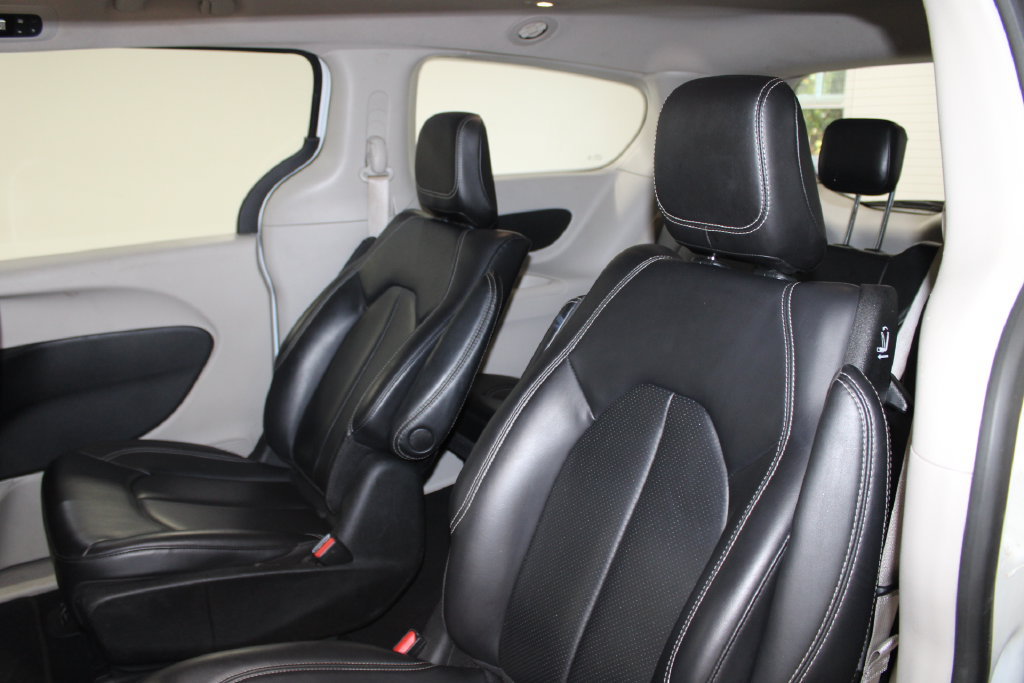 Used 2024 Nissan Versa SR FWD image 60