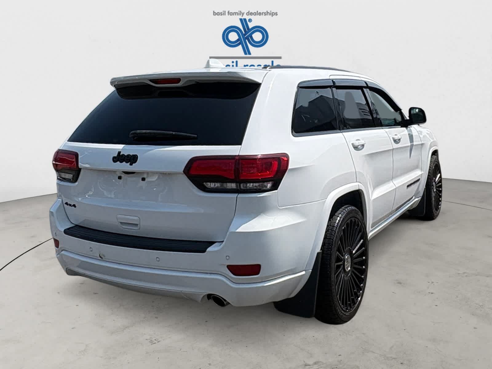 Used 2017 Jeep Grand Cherokee Altitude AWD/4WD image 7