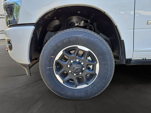 New 2026 RAM 2500 Laramie AWD/4WD image 14