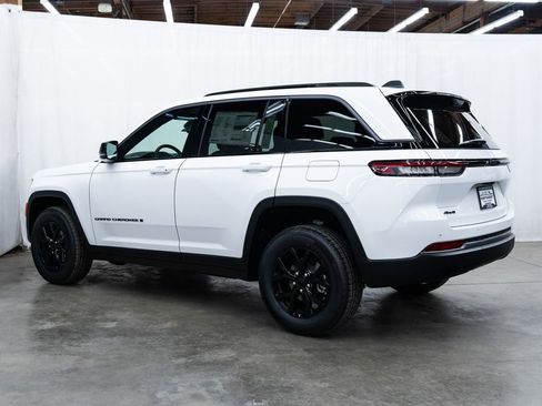 New 2026 Jeep Grand Cherokee 4WD image 4