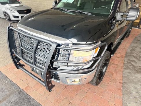 Used 2019 Nissan Titan SV w/ SV Convenience Package image 25