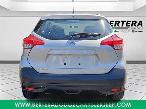 Used 2019 Nissan Kicks SV FWD image 5