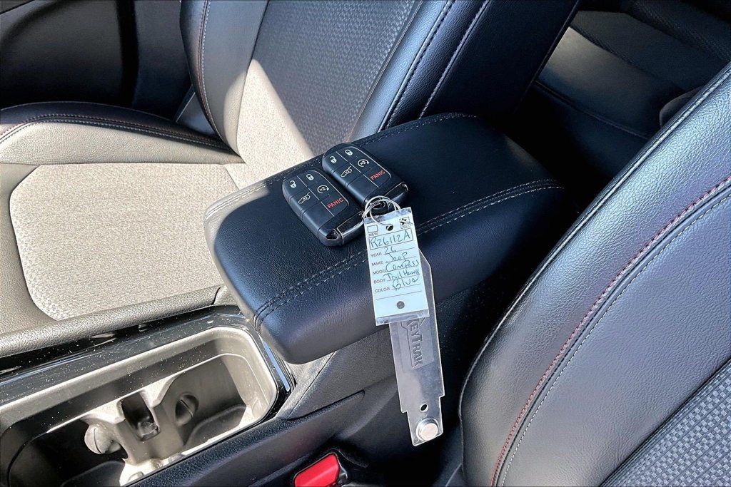 Used 2026 Jeep Compass Trailhawk AWD/4WD image 34