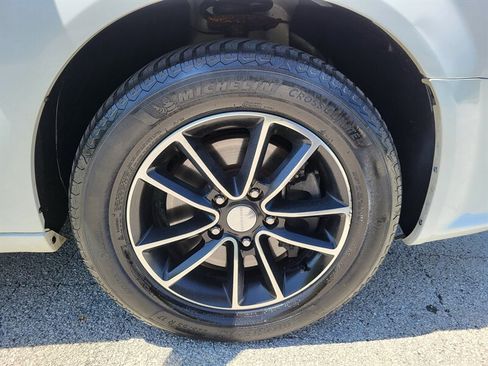 Used 2017 Dodge Grand Caravan GT FWD image 32