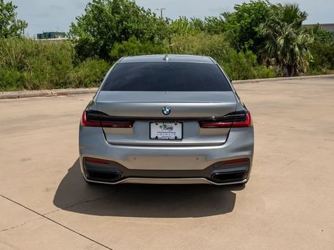 Used 2021 BMW 740i w/ M Sport Package RWD image 4
