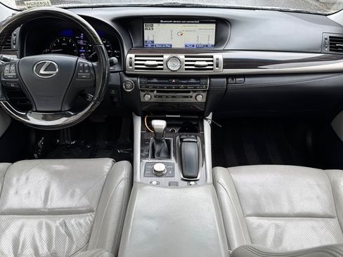Used 2013 Lexus LS 460 w/ Comfort Pkg RWD image 13