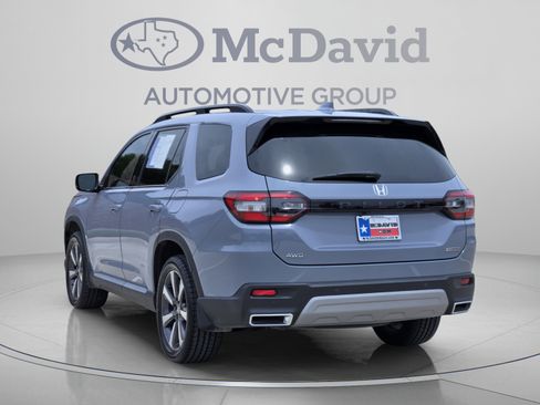 Certified 2025 Honda Pilot Touring image 4