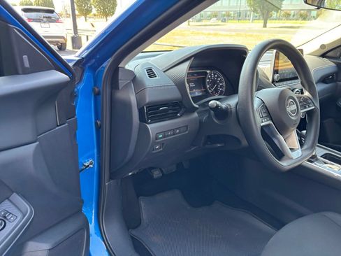 Used 2025 Nissan Sentra SV FWD image 27