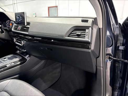 Used 2020 Audi Q5 e Premium Plus w/ Premium Plus Package AWD/4WD image 17