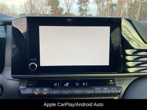 Used 2025 Toyota Camry SE image 10