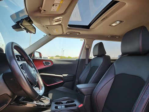 Used 2023 Kia Soul GT-Line w/ GT-Line Technology Package image 7