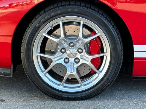 Used 2006 Ford GT Base image 40