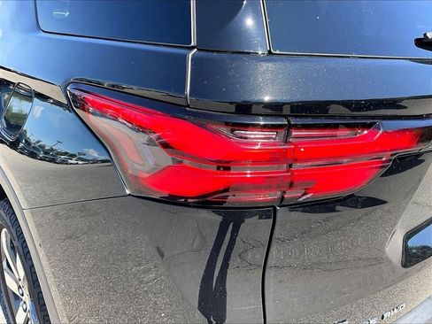 Used 2023 Chevrolet Traverse LT AWD/4WD image 32