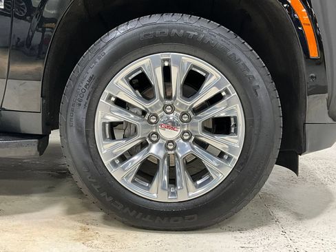 Used 2025 GMC Yukon XL Denali AWD/4WD image 11