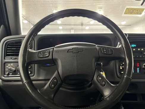 Used 2004 Chevrolet Silverado 2500 LS w/ Snow Plow Prep Package image 11