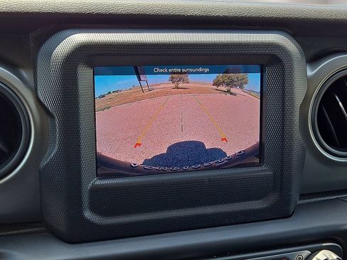 Used 2023 Jeep Wrangler Unlimited AWD/4WD image 27