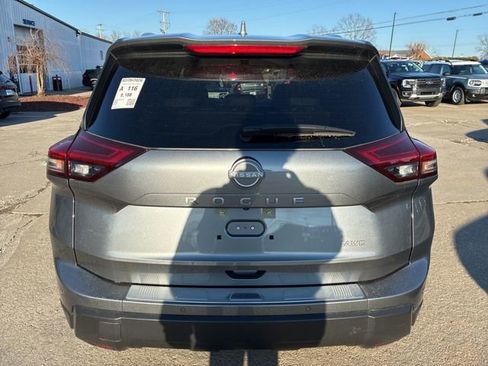 Used 2025 Nissan Rogue SV w/ SV Premium Package image 6