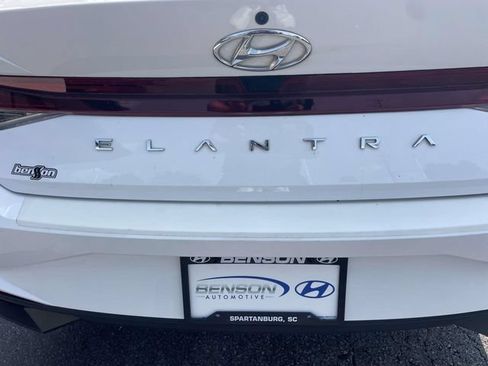 Used 2023 Hyundai Elantra SEL w/ Convenience Package FWD image 11
