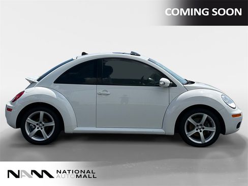 Used 2009 Volkswagen Beetle S image 6